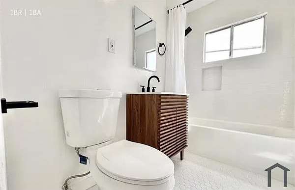 716 W 81st St #10 — Photo 8