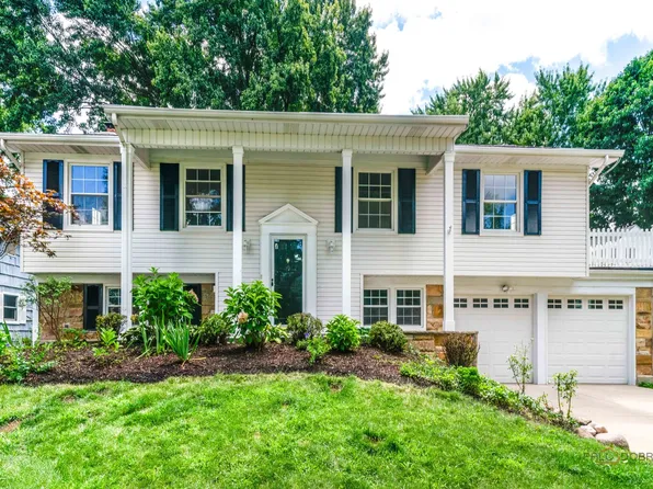 408 Indian Hill Dr, Buffalo Grove, IL 60089