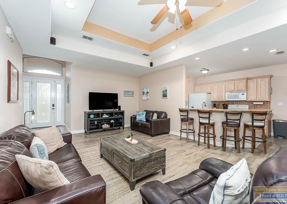 1st image of 18 Cypress Point Dr