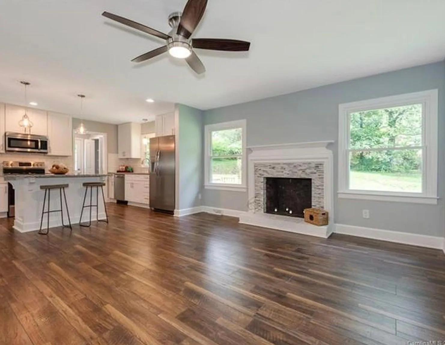 1439 Fox Run Dr — Photo 4