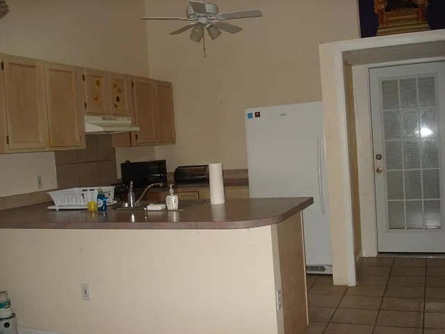8 Bay Ave — Photo 6