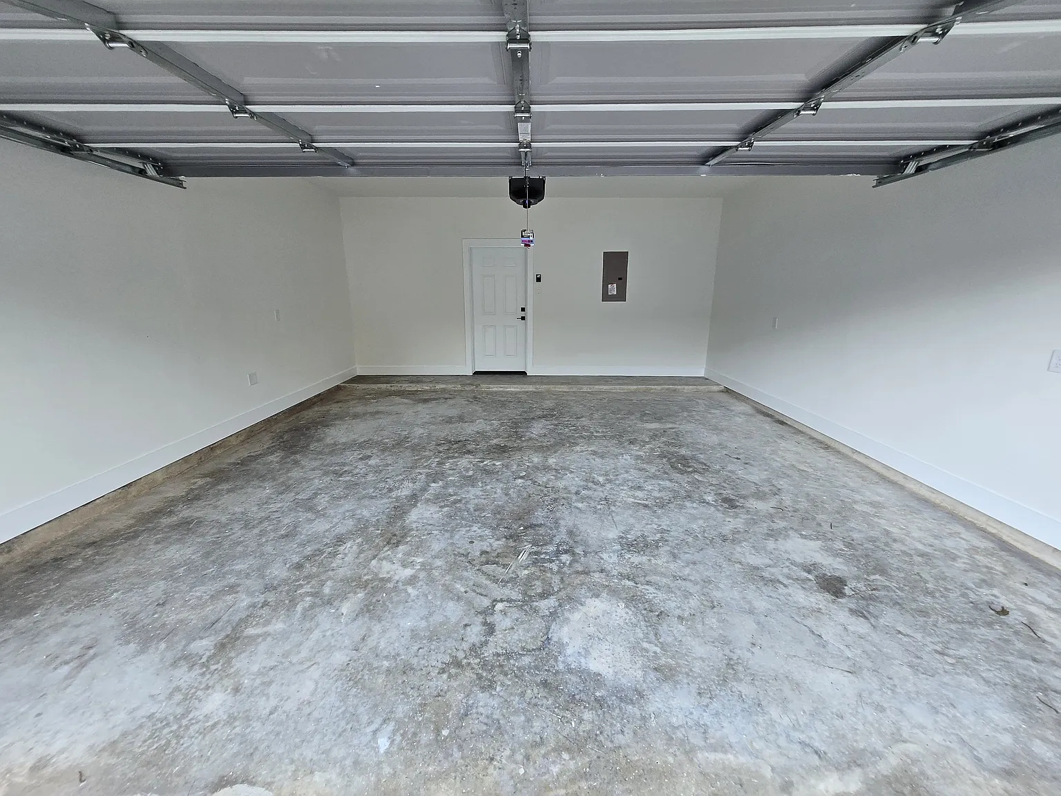 3 bed, 3.5 bath, 2024 sqft, $2,650 — Photo 3