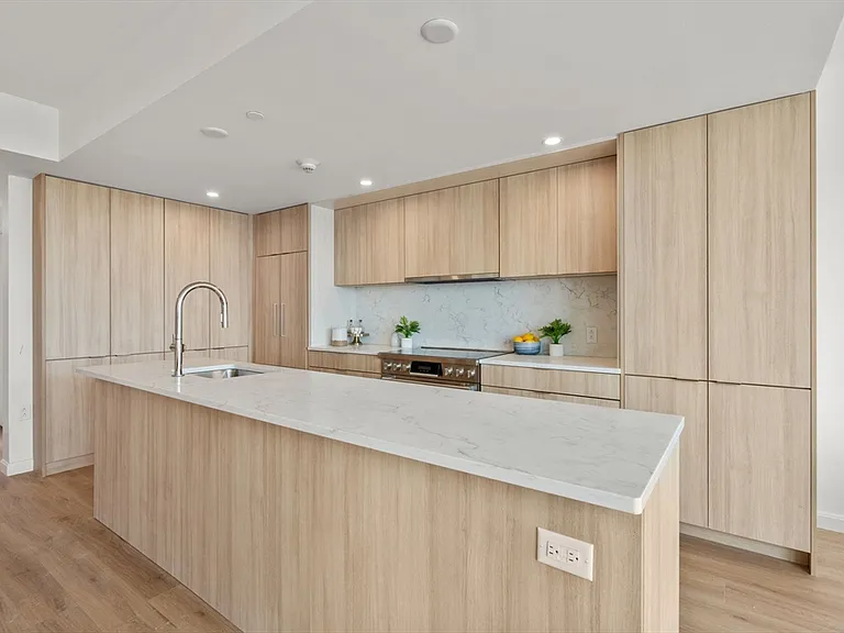 120 Nantasket Ave #Penthouse 4 — Photo 16