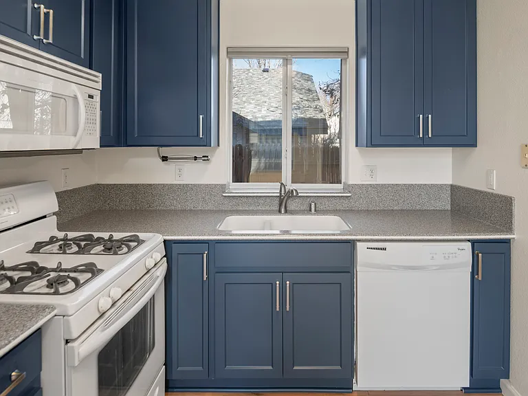 466 Len Cir — Photo 8