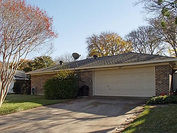 2nd image of 1701 Chelsey Ln