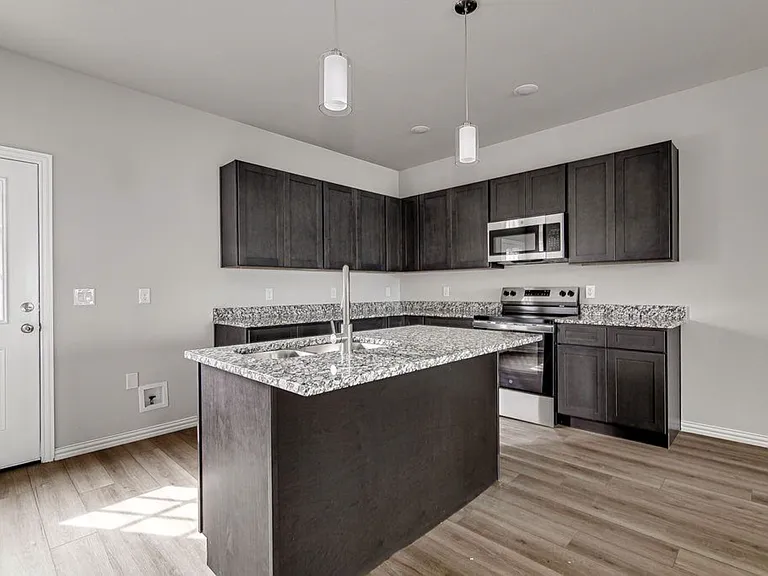1138 E Broadway Ave — Photo 3
