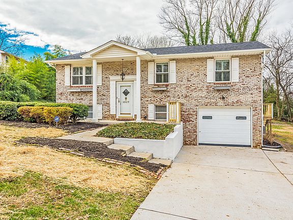 3rd image of 1317 Scotsbury Cir