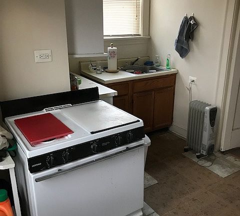 2nd image of 918 Green Bay Rd APT 2F