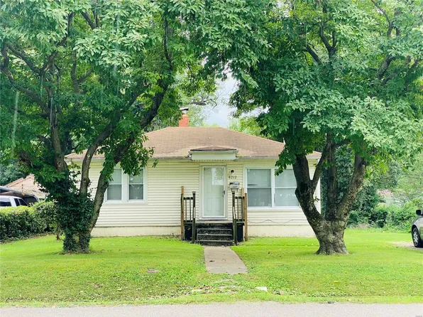 8212 Church Ln, East Saint Louis, IL 62203