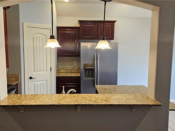 5th image of 2641 N Villa Blvd