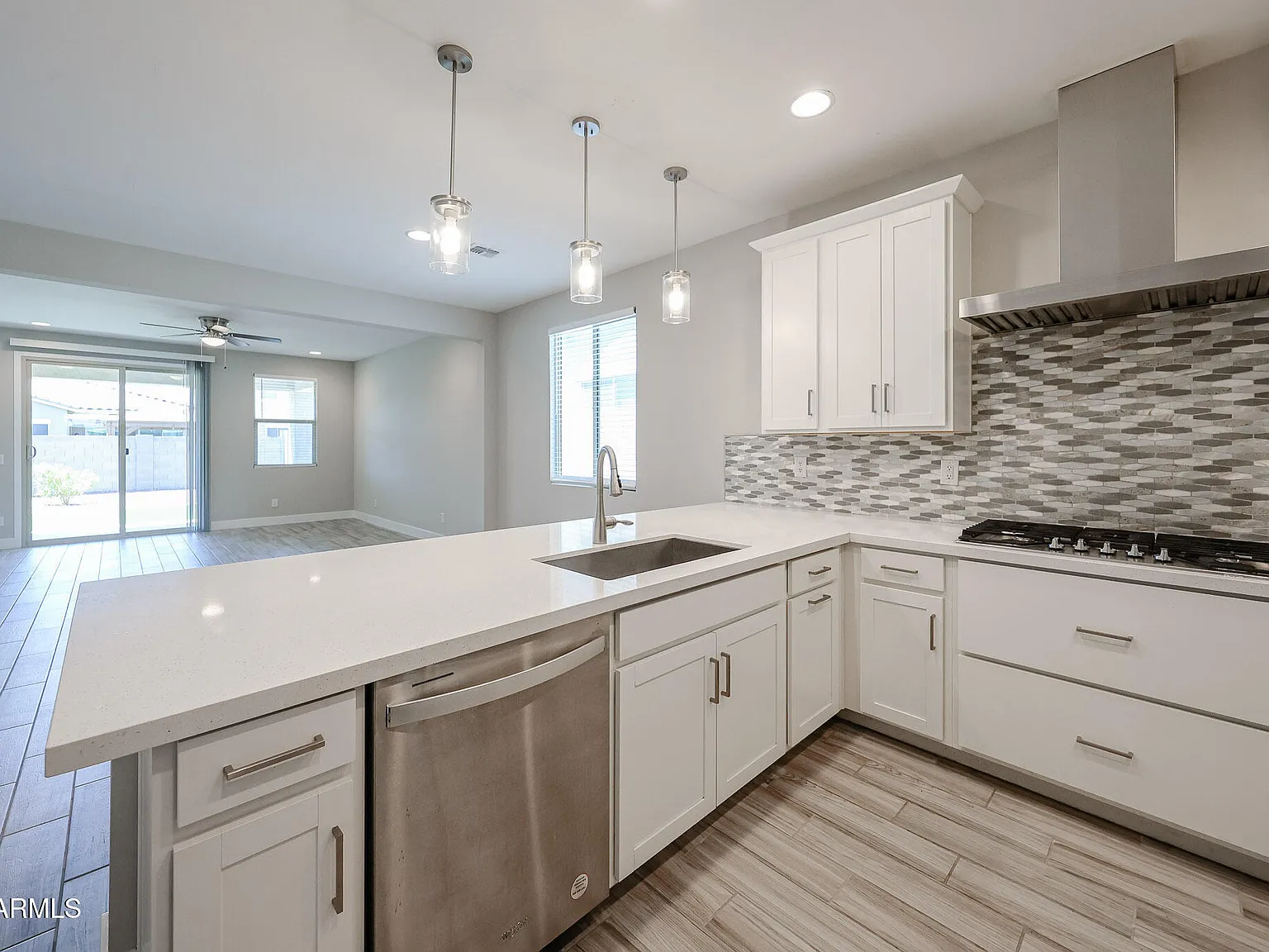 3 bed, 2.0 bath, 1623 sqft, $2,300 — Photo 4