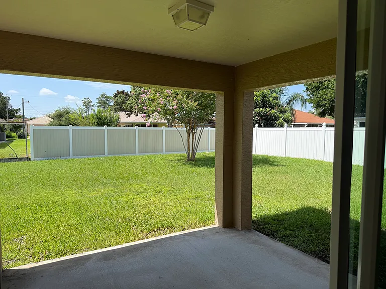 19 Fenwick Ln — Photo 3