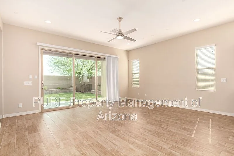 4 bed, 3.0 bath, 2434 sqft, $4,200 — Photo 4