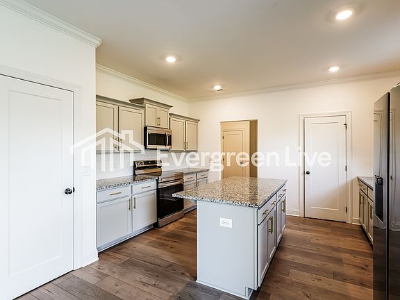 5th image of 234 Greenwood Dr