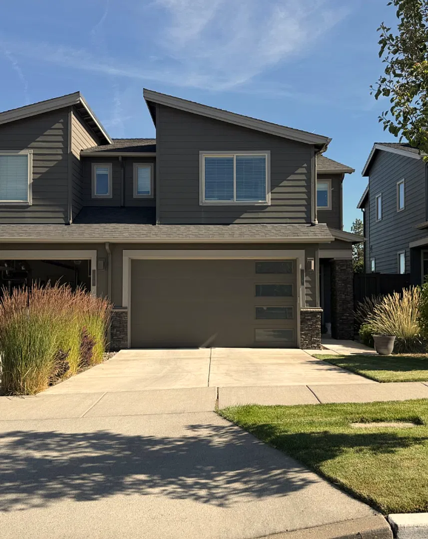 Beautiful 3 Bed/2.5 Bath Townhome in Great Location - Vail Lane — Photo 1
