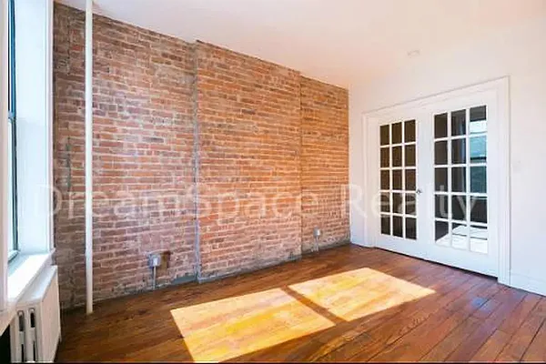 Rented by Dream Space Realty | media 6