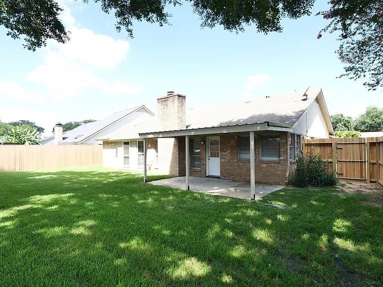 915 Comstock Springs Dr — Photo 22