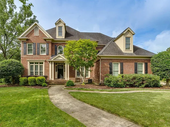1404 Stornoway Ln, Hixson, TN 37343