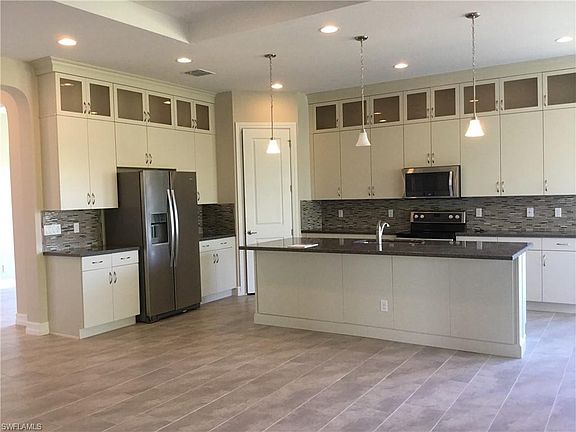 5th image of 9270 Woodhurst Dr