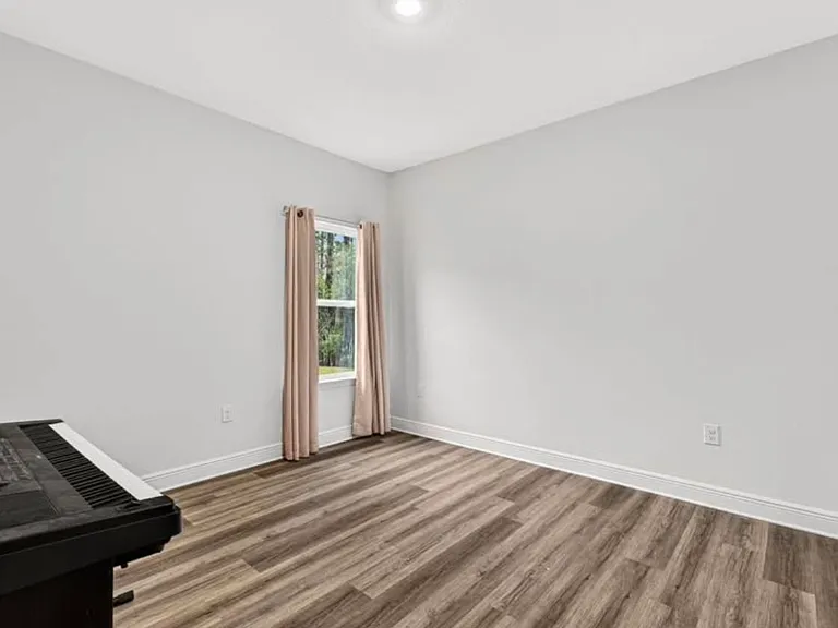224 Butler Cv — Photo 12