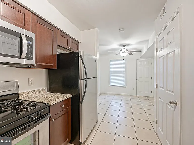 1051 Harbour Dr — Photo 10