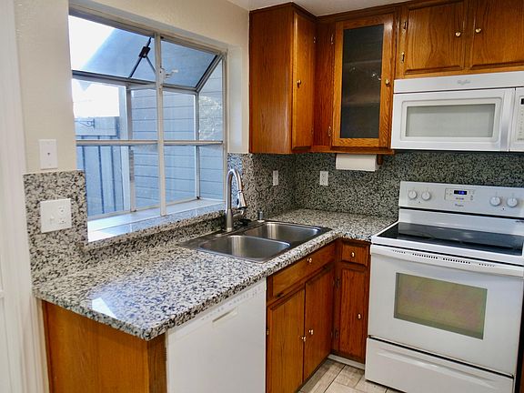 3rd image of 4131 Blackford Cir