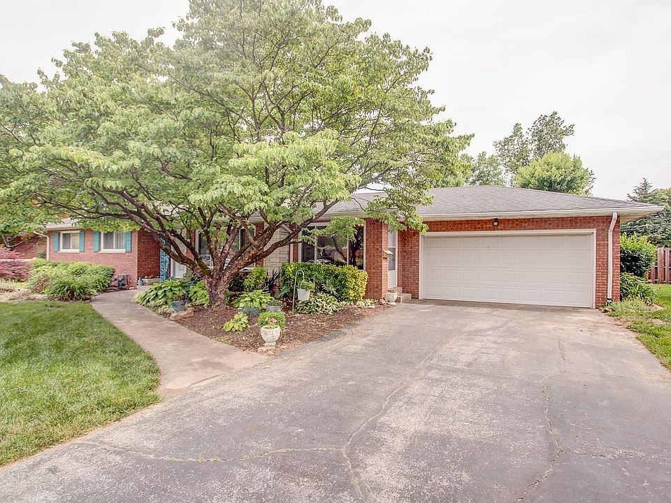 1st image of 30 Oaklawn Dr