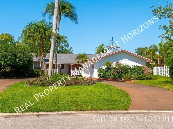 5217 Canterbury Dr, Sarasota, FL 34243