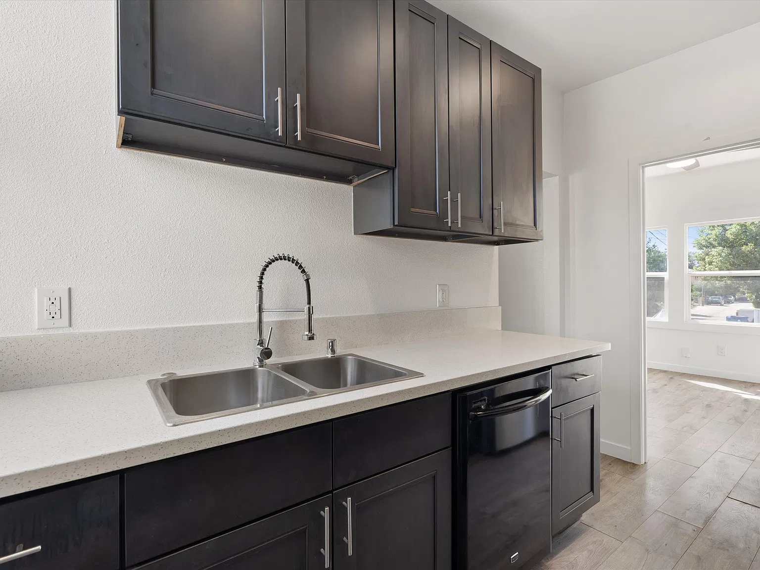 1 bed, 400 sqft, $1,697 — Photo 4