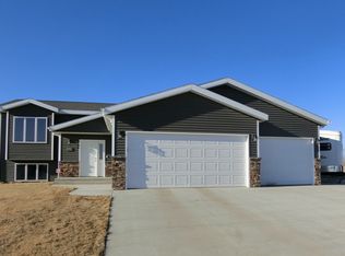 3506 Doubleday Dr, Bismarck, ND 58503