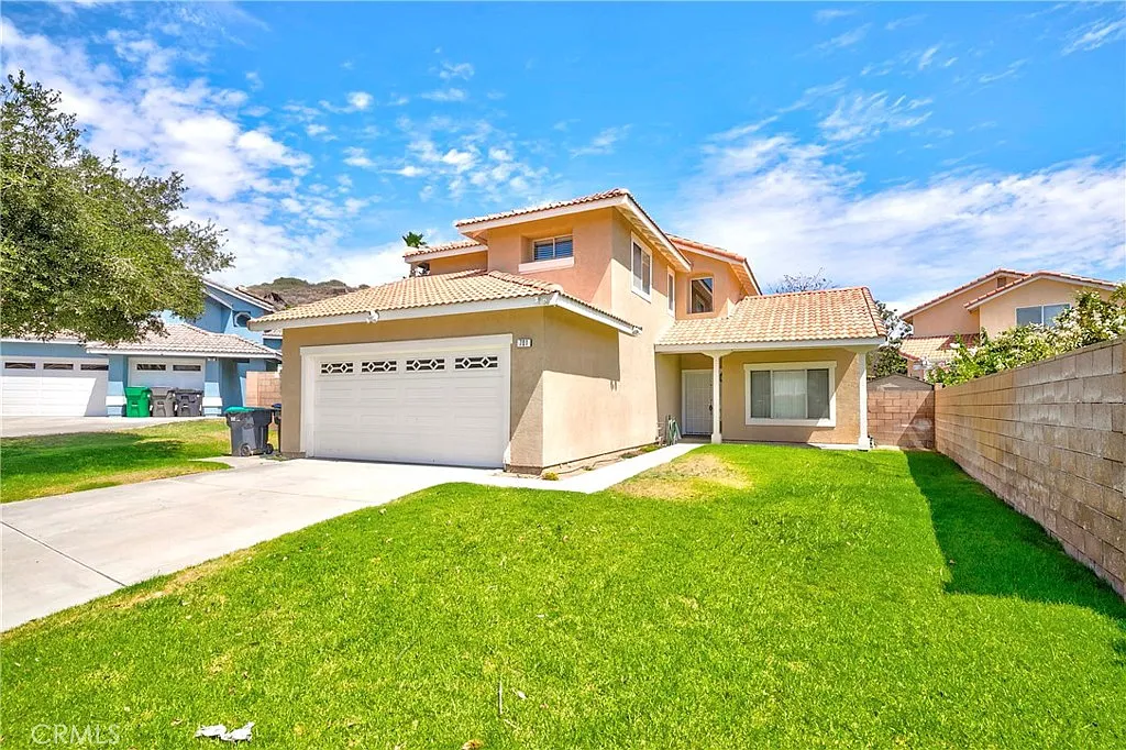 3 bed, 2.5 bath, 1643 sqft, $4,000 — Photo 1
