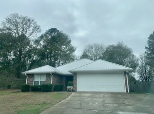 90 Nicolaus Dr, Hattiesburg, MS 39402
