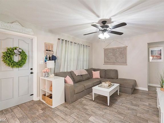 5th image of 813R W Lowry Ln