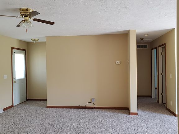 5th image of 89 Evergreen Dr