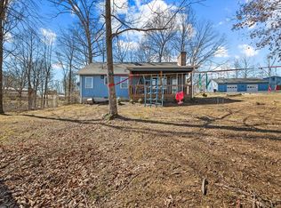 1020 Center Ln, Byrdstown, TN 38549