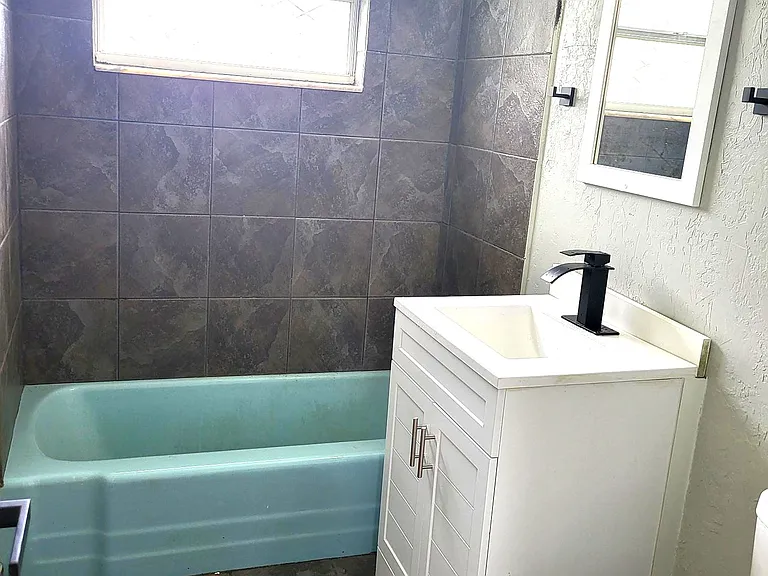 1068 Barclay Dr — Photo 12
