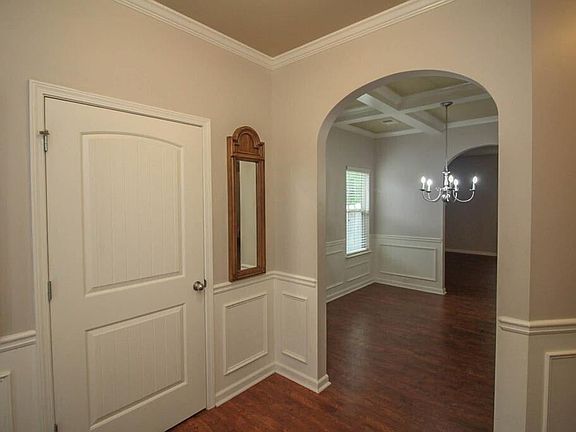 4th image of 458 Lory Ln