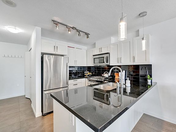 3rd image of 2133 Douglas Rd #1106