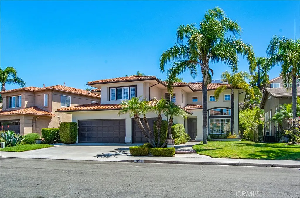 5 bed, 3246 sqft, $8,400 — Photo 1