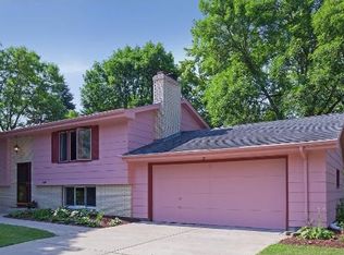 10032 Johnson Cir, Bloomington, MN 55437