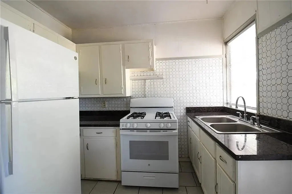 1800 Dante Street - - — Photo 4