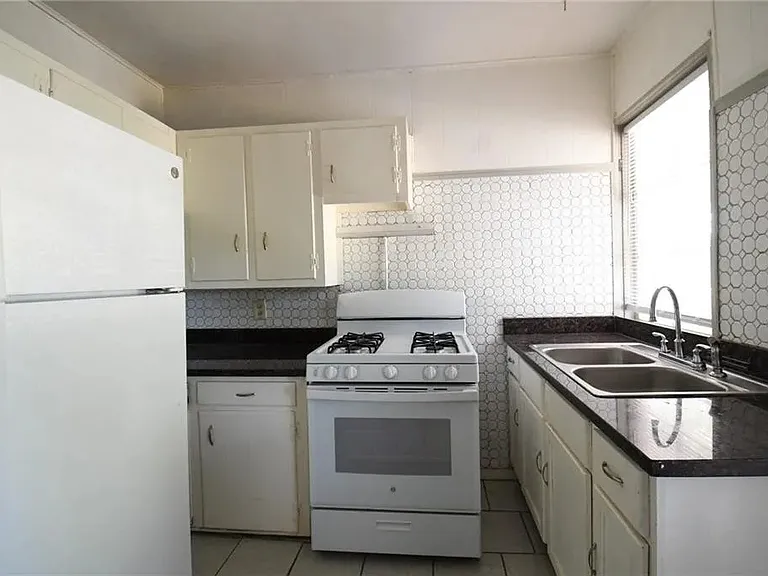 1800 Dante Street - - — Photo 4
