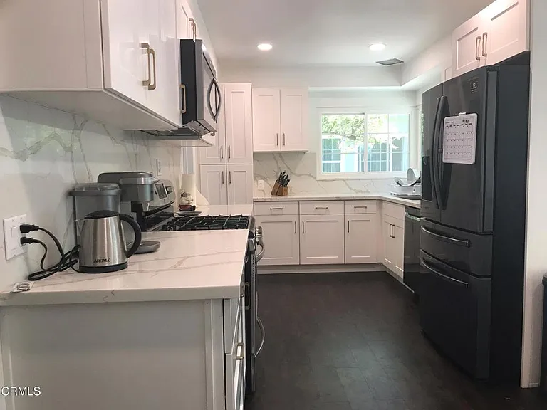 841 W Roses Rd — Photo 12