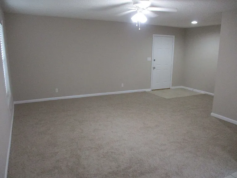 803 W Island Square Dr — Photo 2