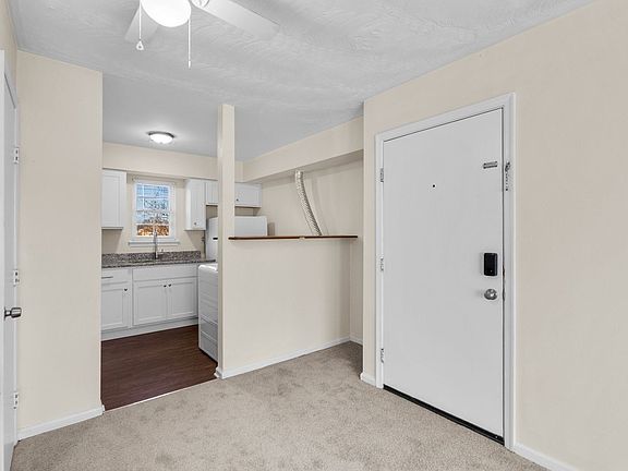 5th image of 1110 Chapel St APT 8
