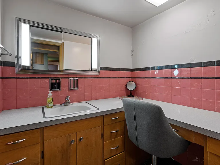 1109 3rd St NW — Photo 5