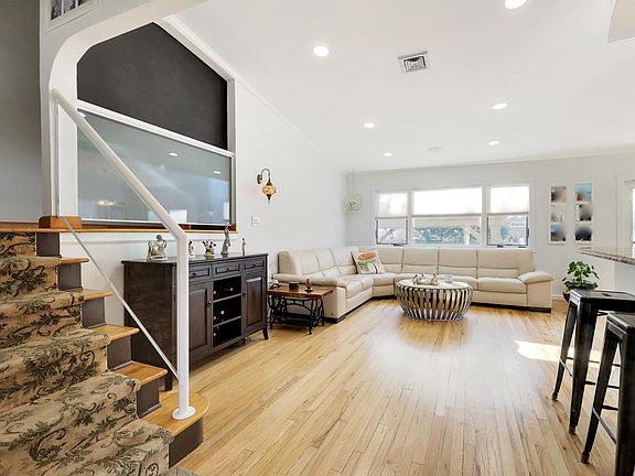 4th image of 10 Willben Ln