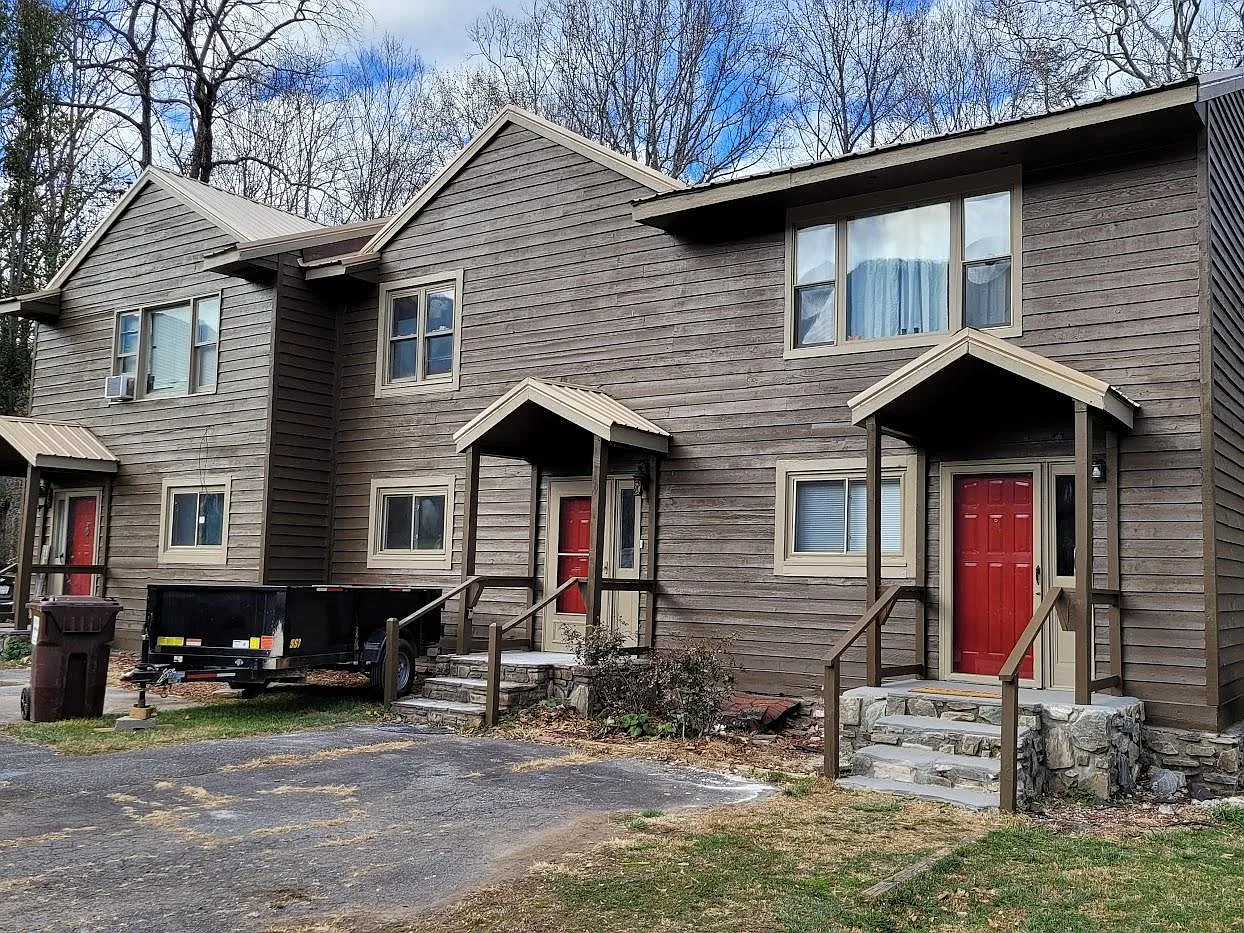 2 bed, 2.5 bath, 1382 sqft, $1,695 — Photo 2