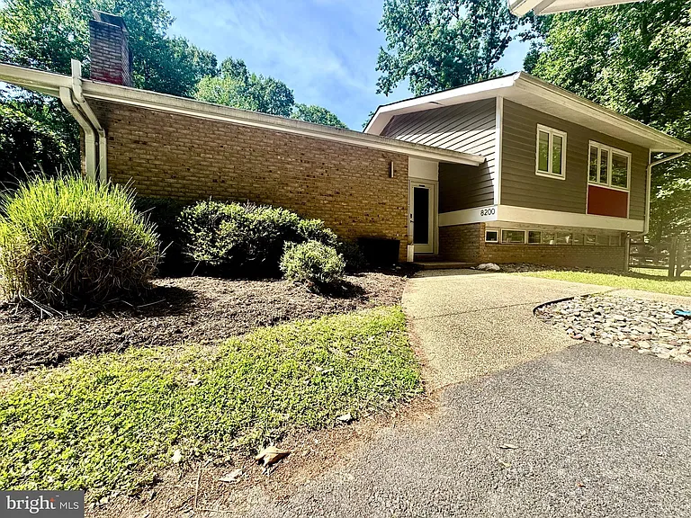 8200 Stone Trail Dr — Photo 2