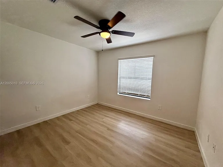 529 NE 1st Dr — Photo 10